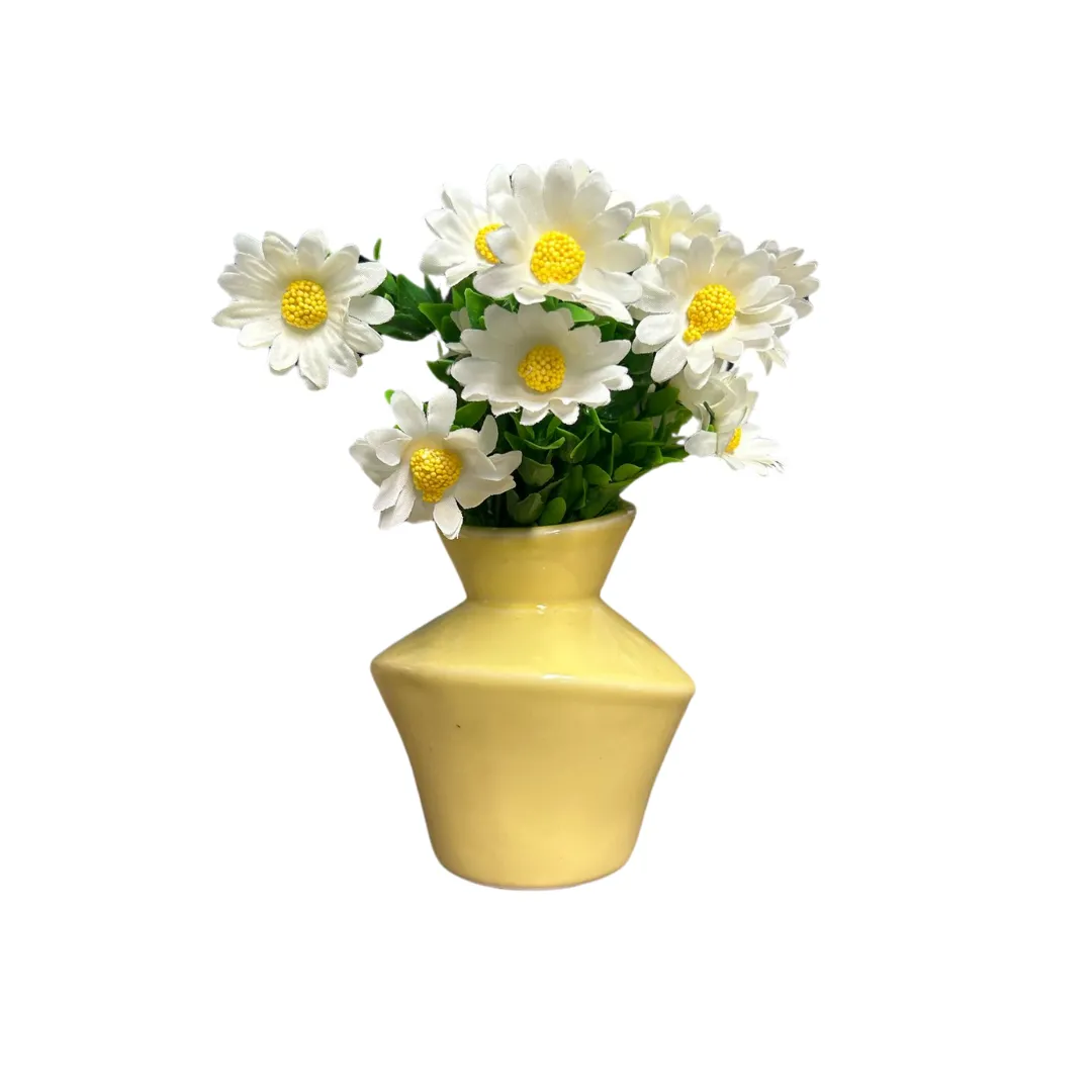Diverse tafelvaasjes met sierbloemen
