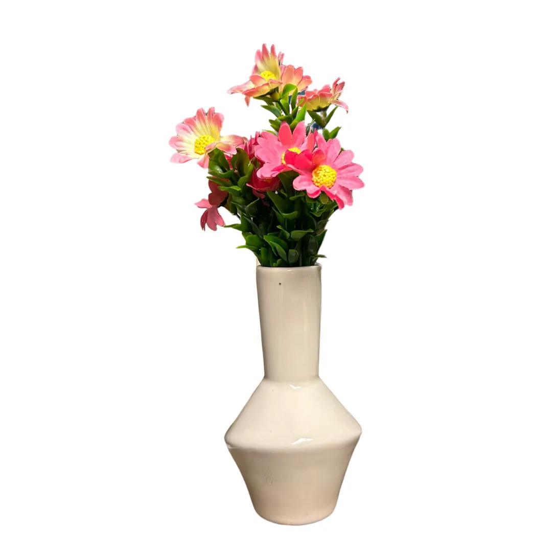 Diverse tafelvaasjes met sierbloemen